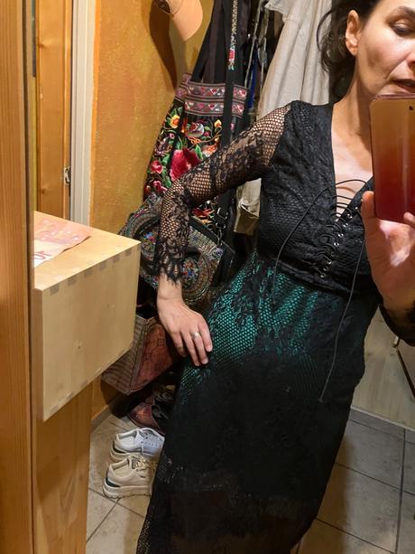 Transparentné šaty, 36