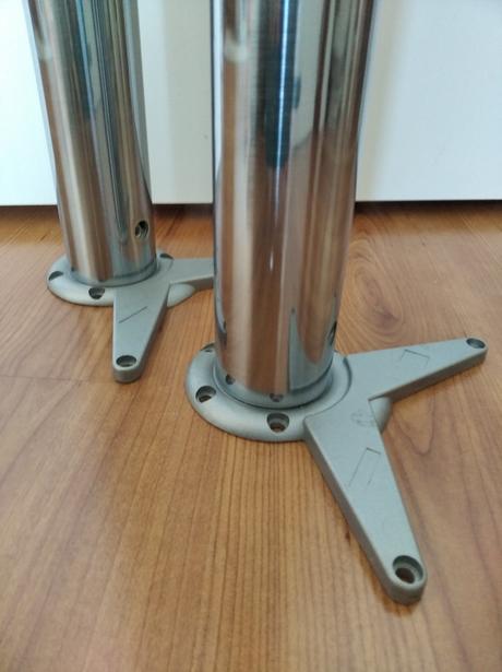 2 x kovová noha k stolu,