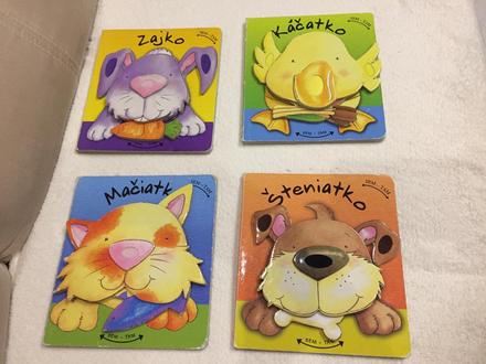 Seria kniziek s pohybujucimi sa hlavickami, 