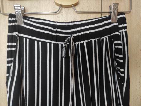 Čiernobiele pásikavé letné nohavice, s