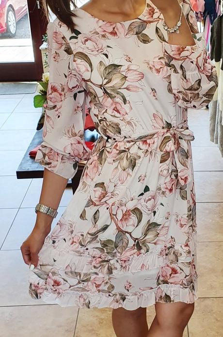 Šaty s volánmi, 38