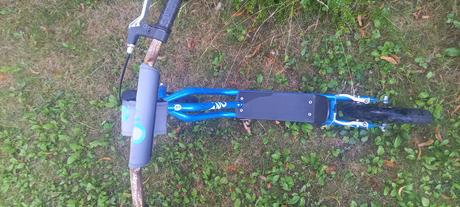 Kolobezka s nafukovacimi kolesami, 