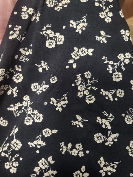 Ackova sukna s kvetmi, c&a,s