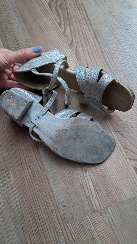 Tanečné topánky, 32