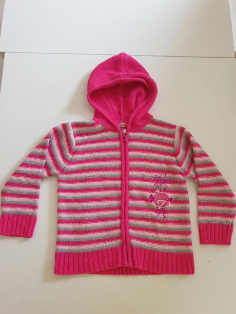 Svetrík s kapucňou - páskovaný, 128