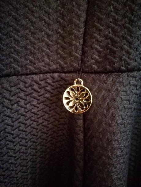 Krásne tmavomodré šaty, m