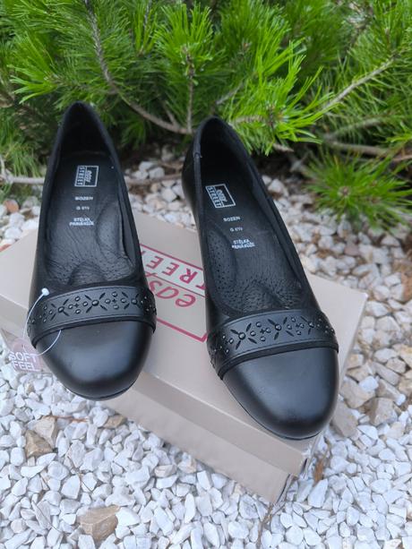 Dámske topánky číslo 6,5, 40