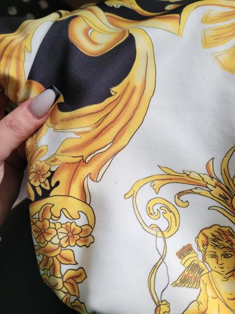 Extravagantné šaty s, s