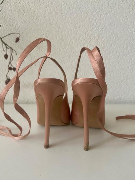 Spoločenské lodičky, 36