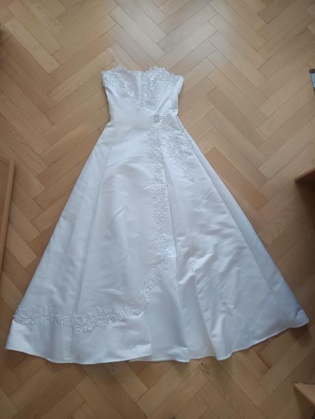 Svadobné šaty, 36