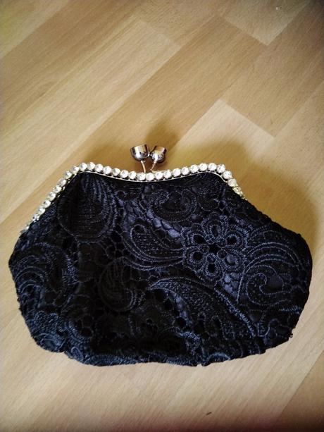 Čipkovana kabelka s kamienkami, 