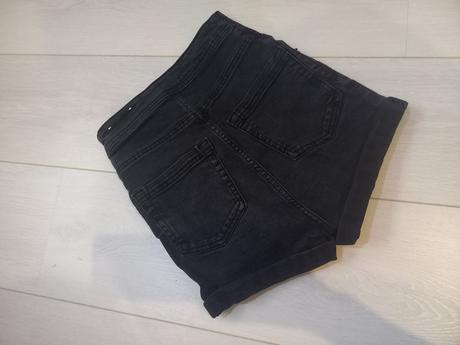 Dievčenské kratasy s vysokým pásom, 32