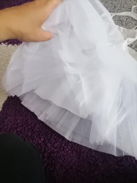 Nádherné slávnostné saty, 98