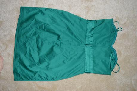 Smaragdovo zelene saty, m