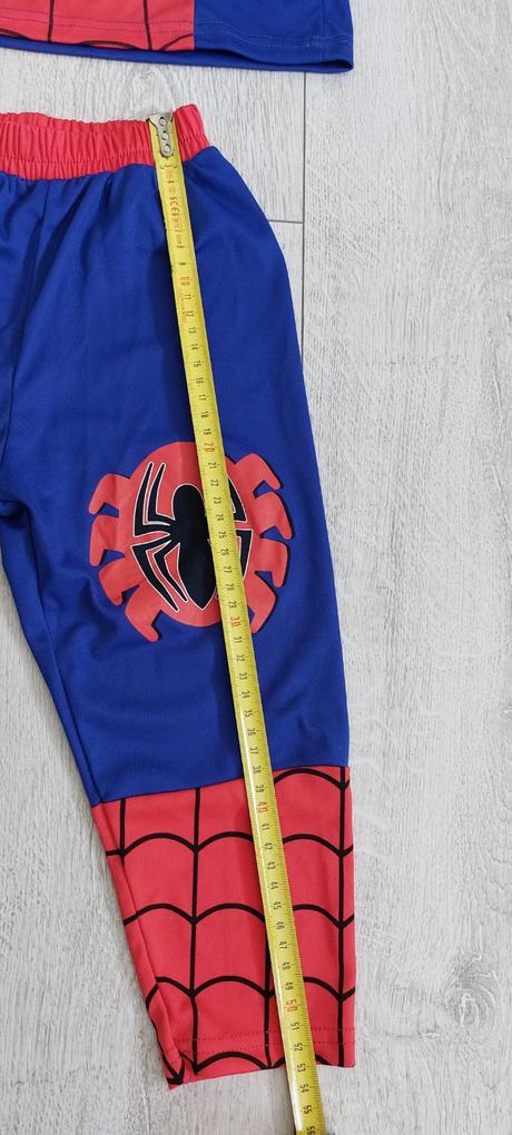 Kostym spiderman so svietiacim obrázkom,