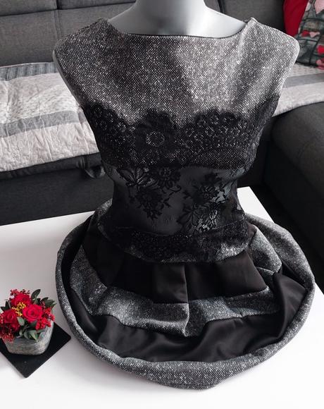 Luxusné šaty s čipkovu vzadu, 164