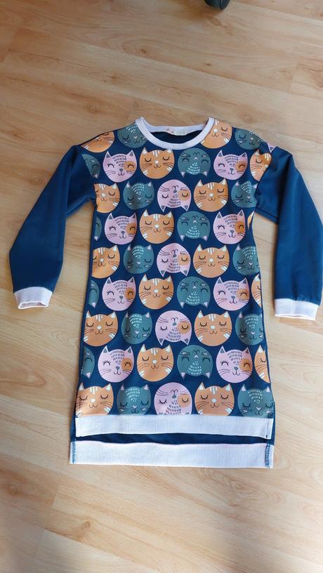 Mačičkove šaty+ pančuchy, 122