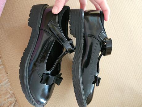 Balík topánok 33, 33