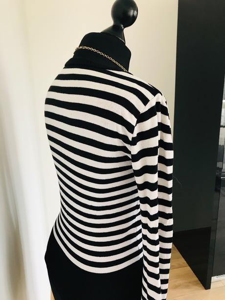 Sveter čiernobiely,