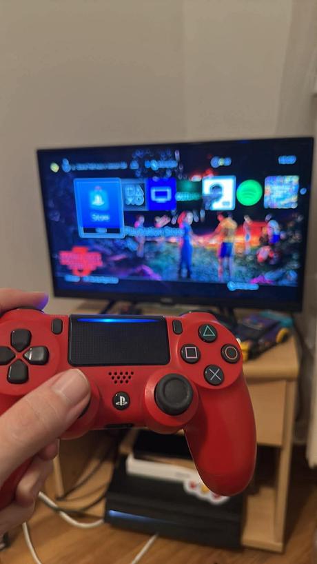 Playstation 4 pro + ovládač, 