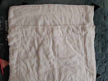 - posteľné prádlo- vankúš, paplón -, 