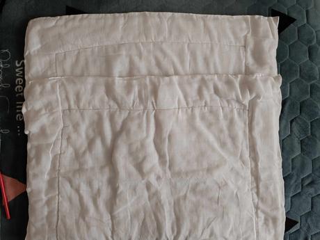 - posteľné prádlo- vankúš, paplón -, 