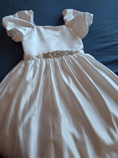 Šaty na 1.sv prijimanie, 152