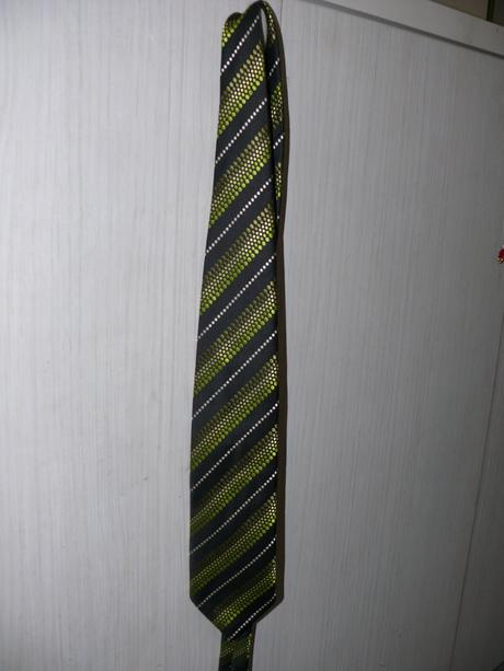 Pánska kravata hráskovo zelená s čiernou, 
