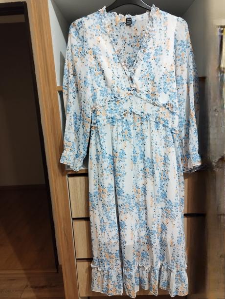 Kvetinové šaty s hlbokým v-výstrihom, xl