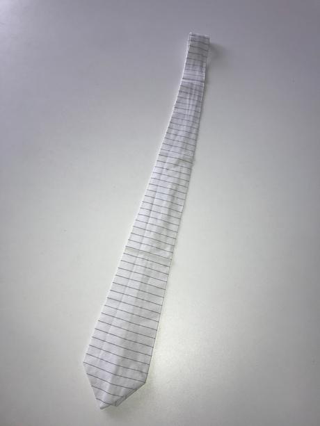 Biela páskovaná kravata,
