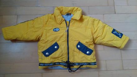 Výrazná žltá bundička, 86