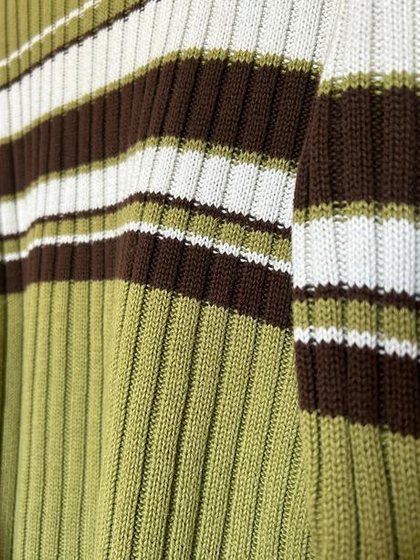 Zelený sveter s rolákom, 