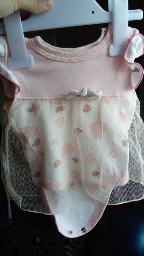 Body so suknickou, 56