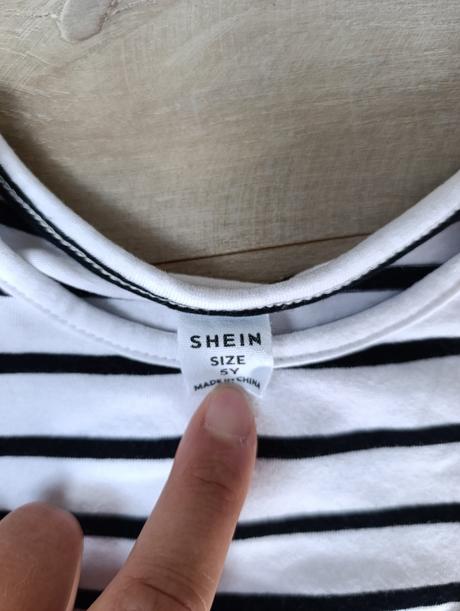 Pruzkovane tričko, 110