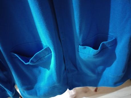 Zaujímavý modrý sveter, l