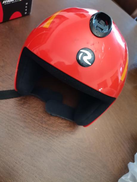 Lyžiarska prilba, s