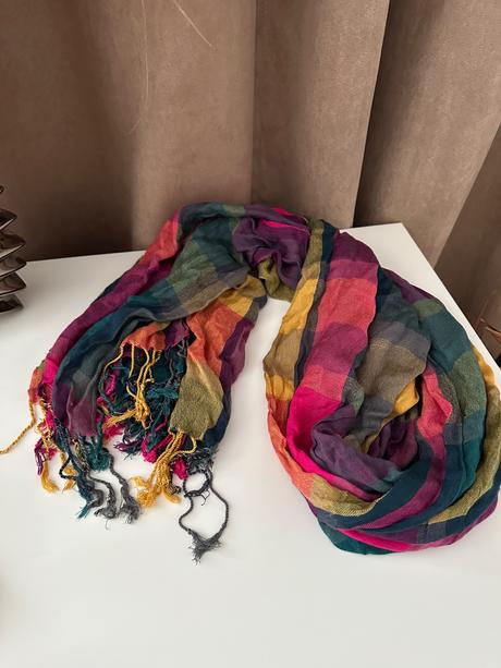 Krásny farebný šál, 