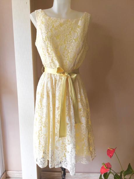 Krasne cipkovane saty jessica howard, m