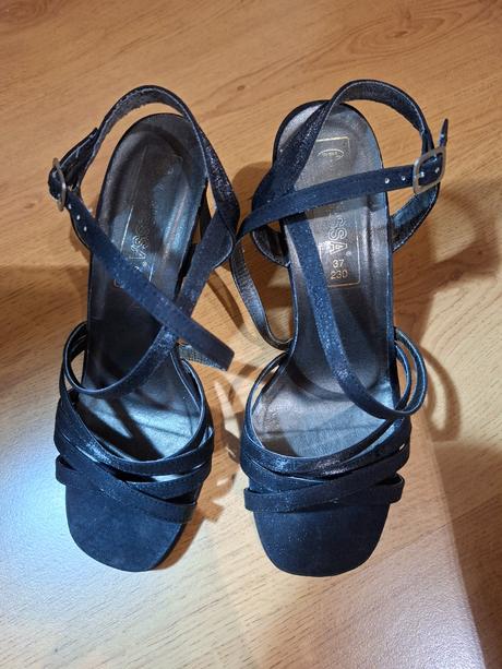 Čierne sandálky (veľkosť 37), 37