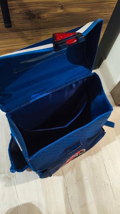 Predam skolsku aktovku, 