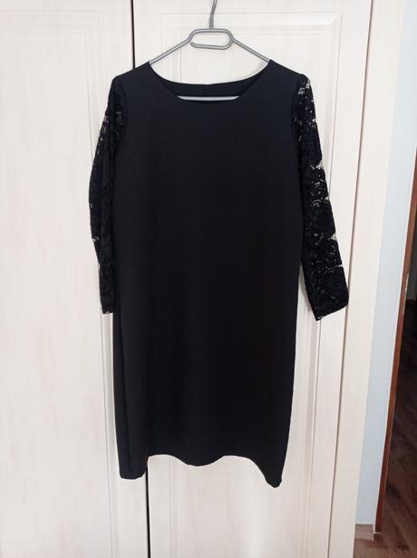 Čierne šaty s čipkou, s
