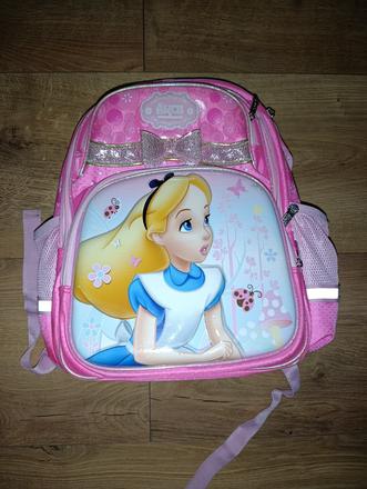 Skolska taska alica v krajine zazrakov,