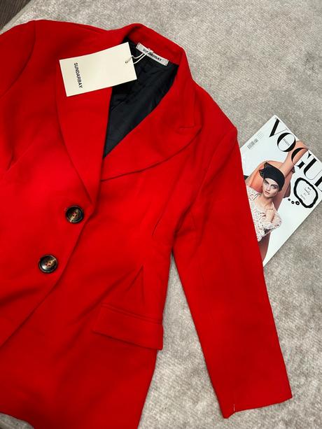 Červené lux. sako, 
