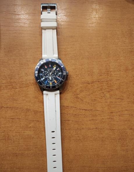 Biele hodinky nautica, 