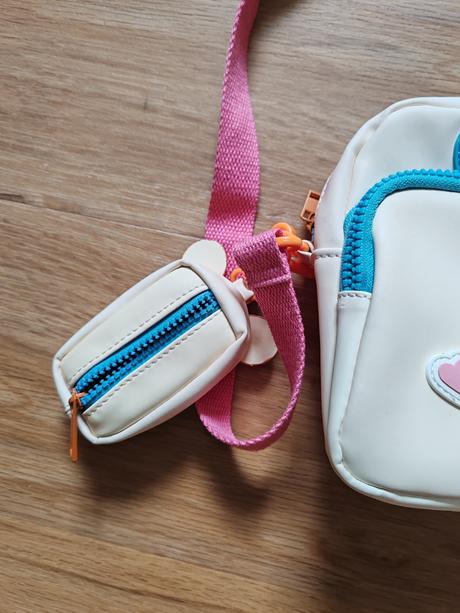 Kabelka minnie s penazenkou meni farbu, disney