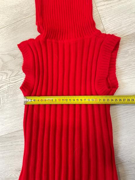 Červená svetro-vesta, s