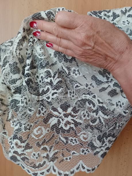 Luxusná čipkovaná sukňa v. xl top stav, xl