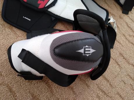 Hokejová vesta+ lakťovky jr. l, l