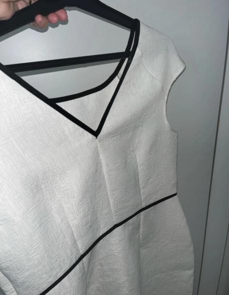 Šaty  dorothy perkins veľkosť l  elasticke, dorothy perkins,l