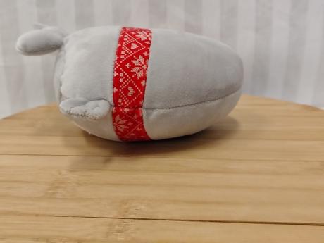 Plyšový tuleň so šálom anderson squishmallows 13cm,
